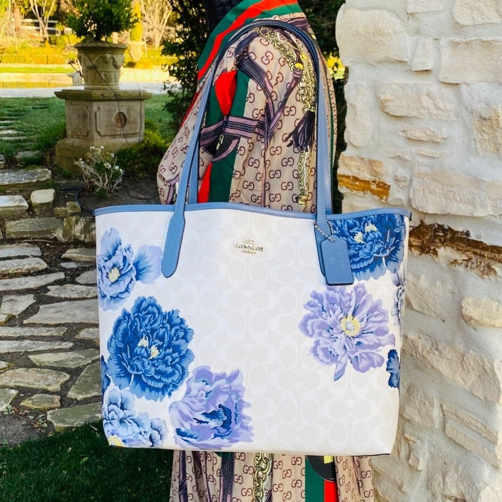 NWT Coach Keffe Periwinkle floral reversible tote